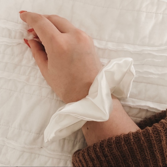Silk White Scrunchie - Picture 2 of 2